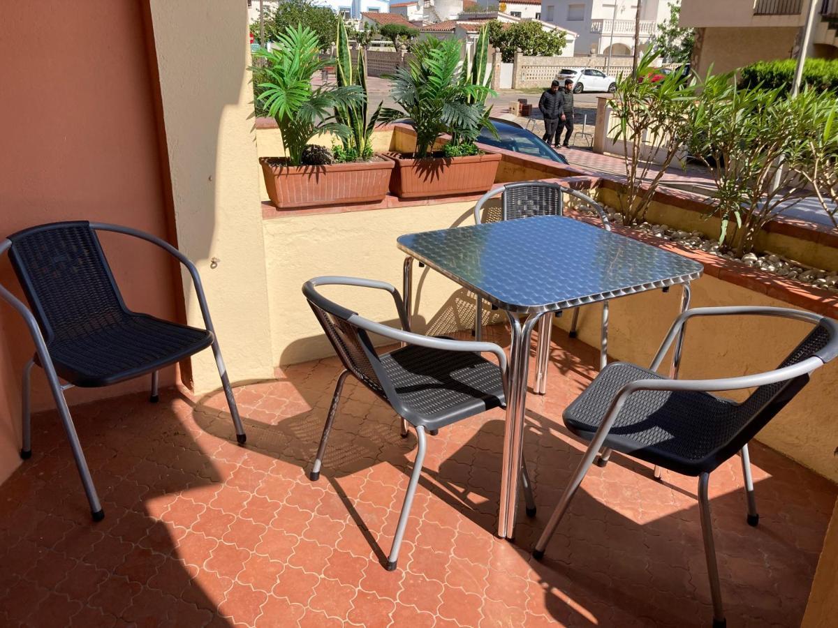 Tres Bel Appartement Entierement Renove Empuriabrava Exterior photo