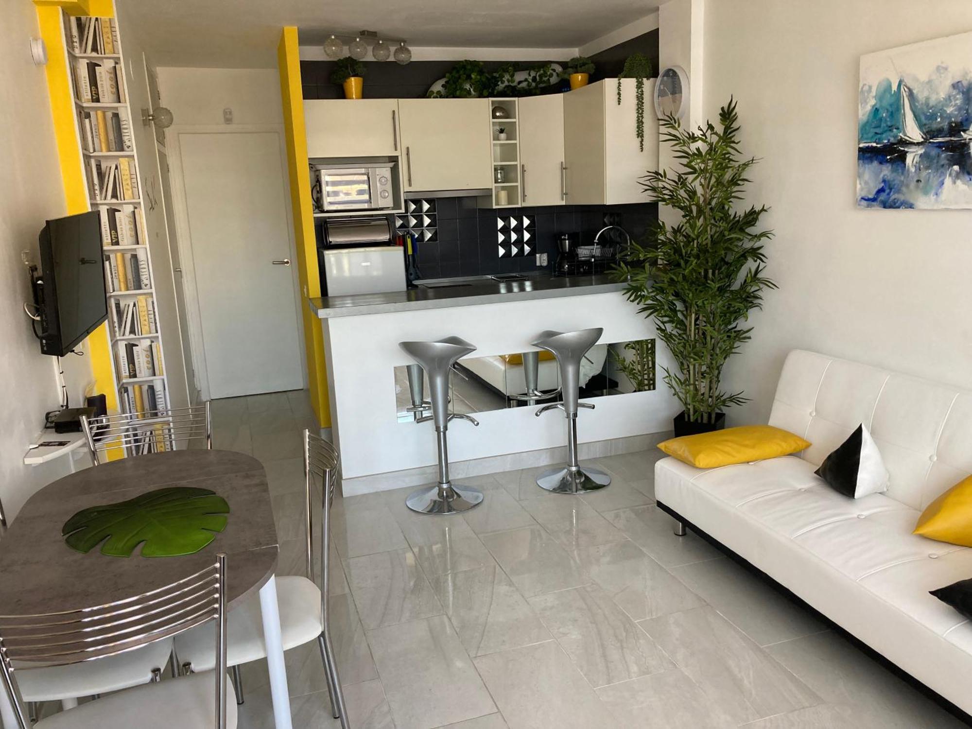 Tres Bel Appartement Entierement Renove Empuriabrava Exterior photo